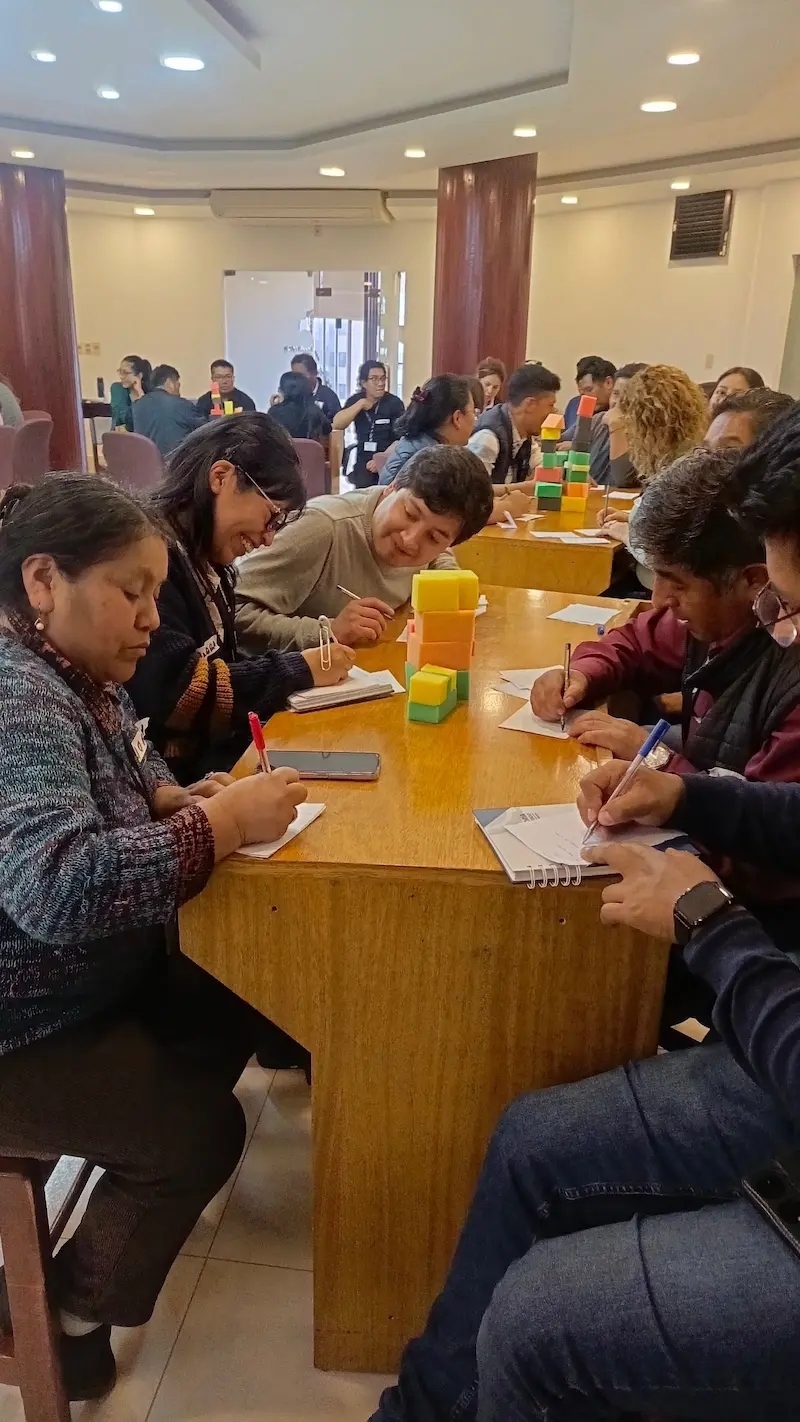 Taller de clima laboral y trabajo en equipo facilitado por Walter Almendares, foto 19 de 19