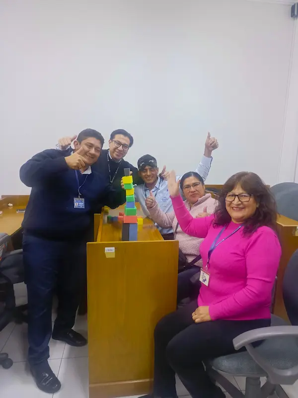 Taller de clima laboral y trabajo en equipo facilitado por Walter Almendares, foto 14 de 19