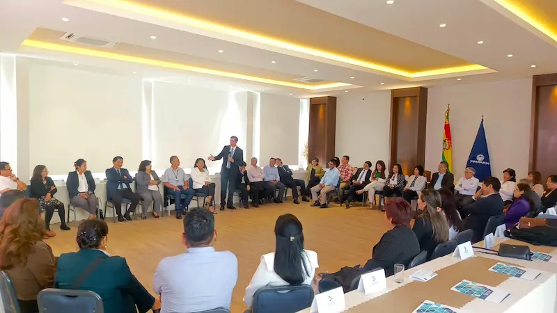 Taller de clima laboral y trabajo en equipo facilitado por Walter Almendares, foto 10 de 19