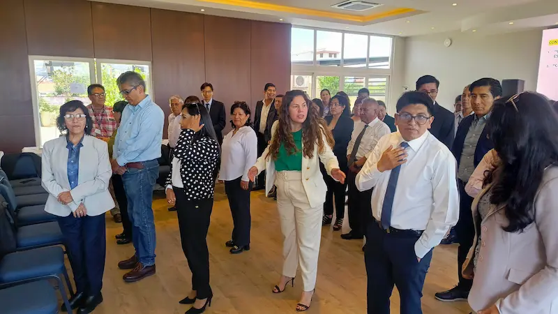 Taller de clima laboral y trabajo en equipo facilitado por Walter Almendares, foto 8 de 19
